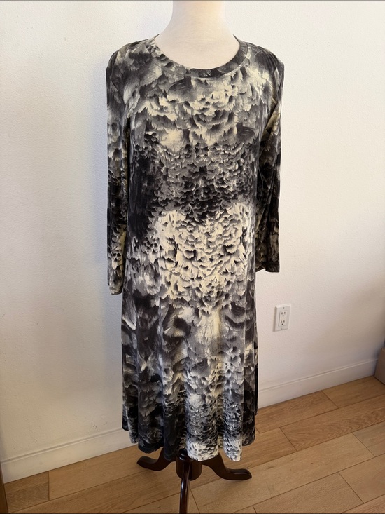 Dresses & Skirts - Samantha Sung Black & White Gradiated Dress.  Size 12